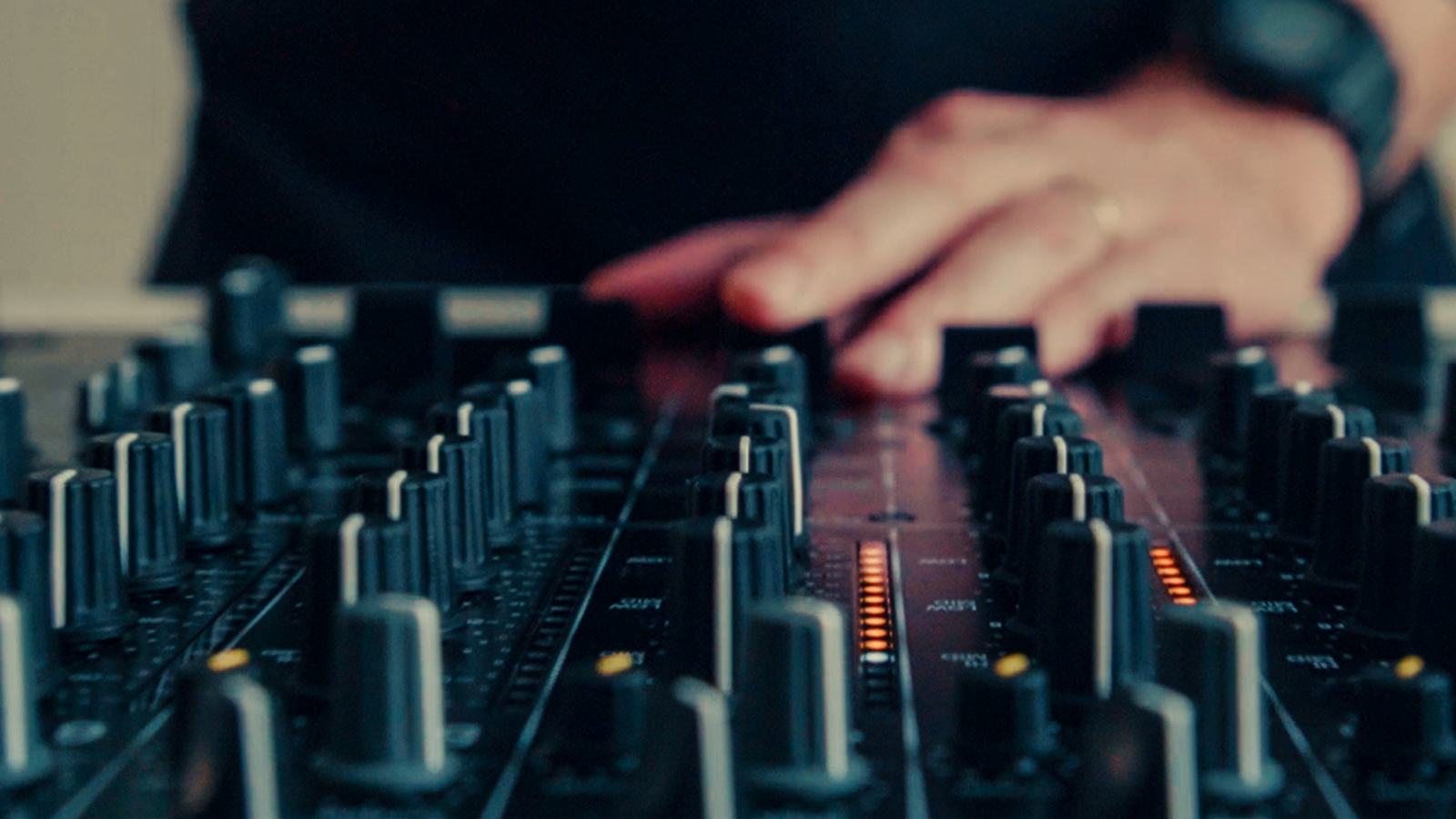 Ritmo, melodia e efeitos sonoros